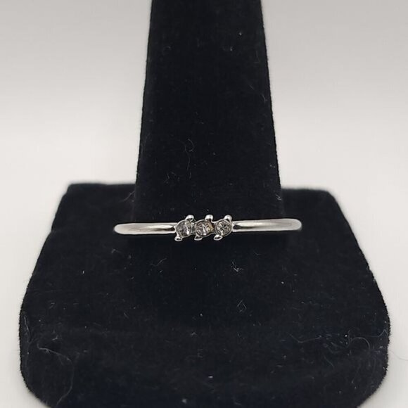 Minimalist Ring With Three Stones Size 9 (NWOT) - Picture 1 of 4